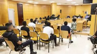 Libertad para los cinco migrantes acusados de patronear un cayuco que llegó a Tenerife con tres muertos