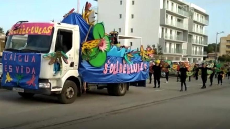 Carnaval en Ibiza: los disfraces inundan Santa Eulària en una de sus rúas más multitudinarias