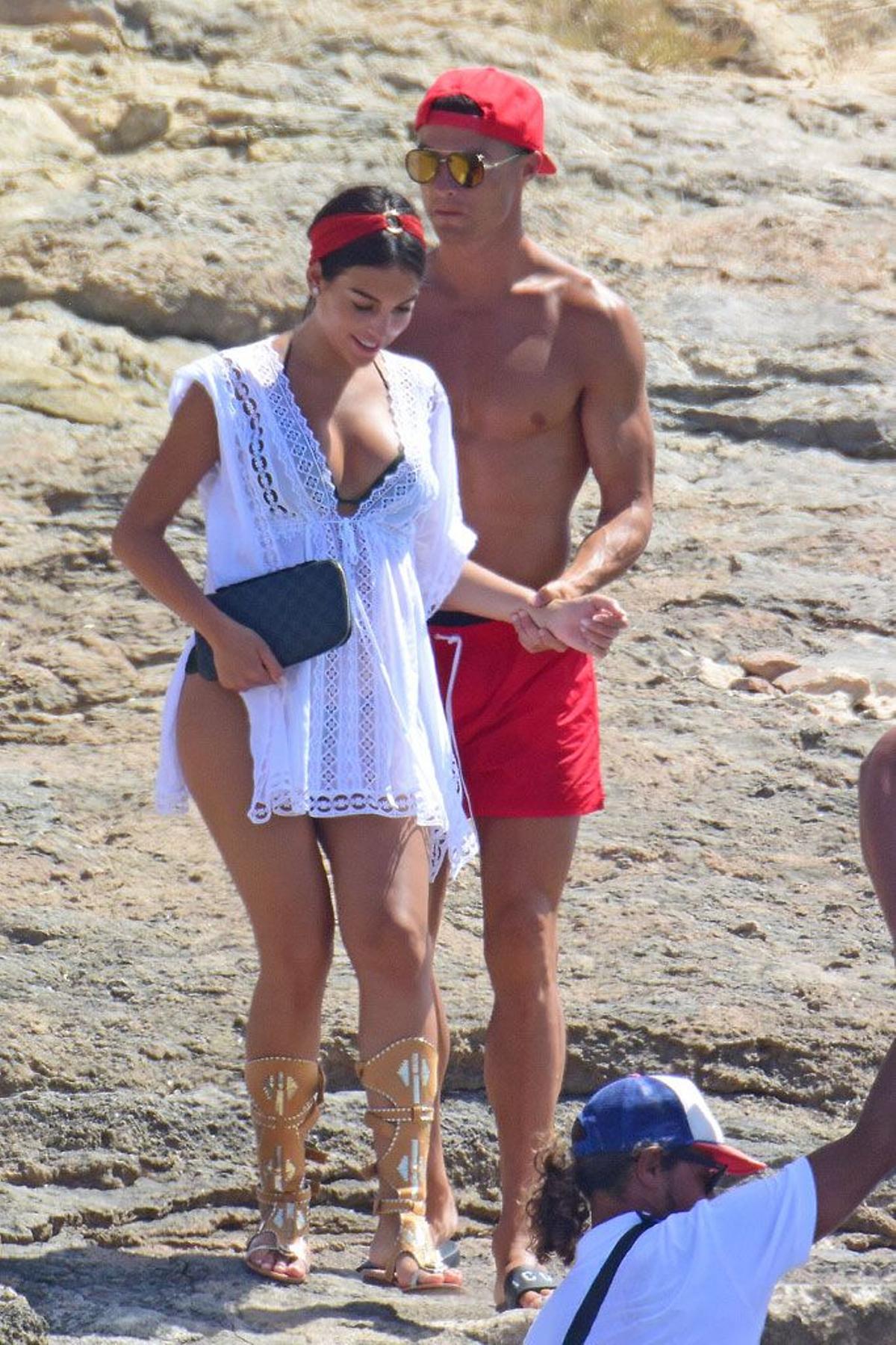 Georgina Rodríguez y Cristiano Ronaldo, muy cariñosos en Formentera