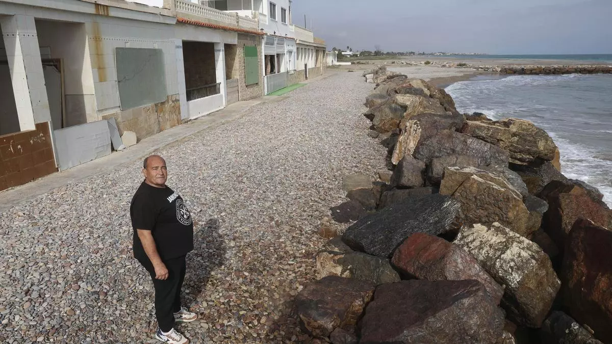 Vecinos de Casas de Queralt muestran su preocupación ante el avance del mar