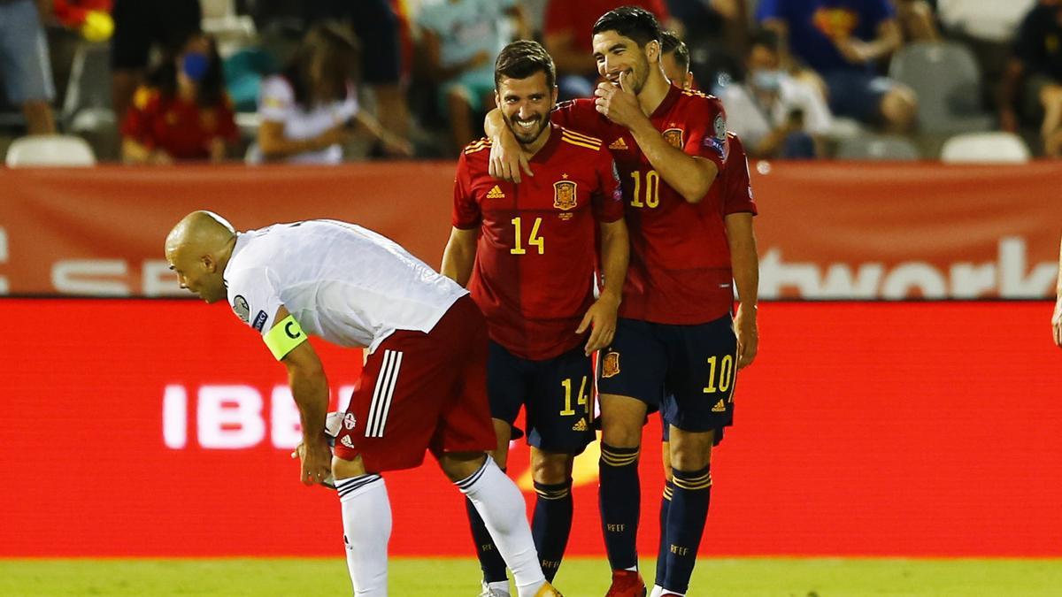 Soler y Gayà celebran un gol