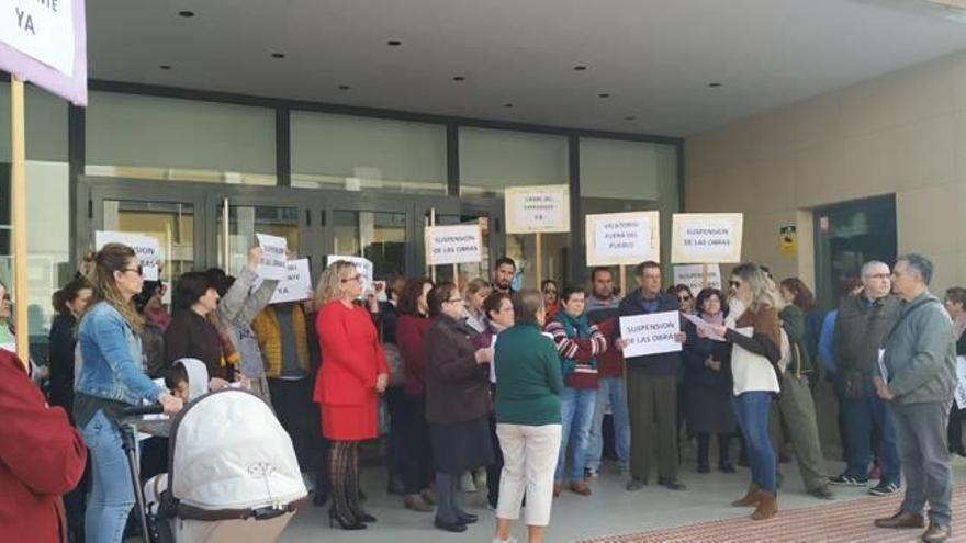 Imagen de la protesta de ayer en el Ayuntamiento.