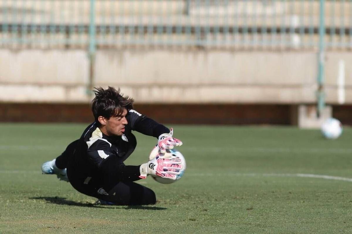 7. Iker Álvarez. El meta internacional andorra reabre el debate bajo palos. El club vio una oportunidad de mercado y no dudó en reforzarse con el ex del Villareal B. Firmó hasta 2027. 7. Iker Álvarez. El meta internacional andorra reabre el debate bajo palos. El club vio una oportunidad de mercado y no dudó en reforzarse con el ex del Villareal B. Firmó hasta 2027.