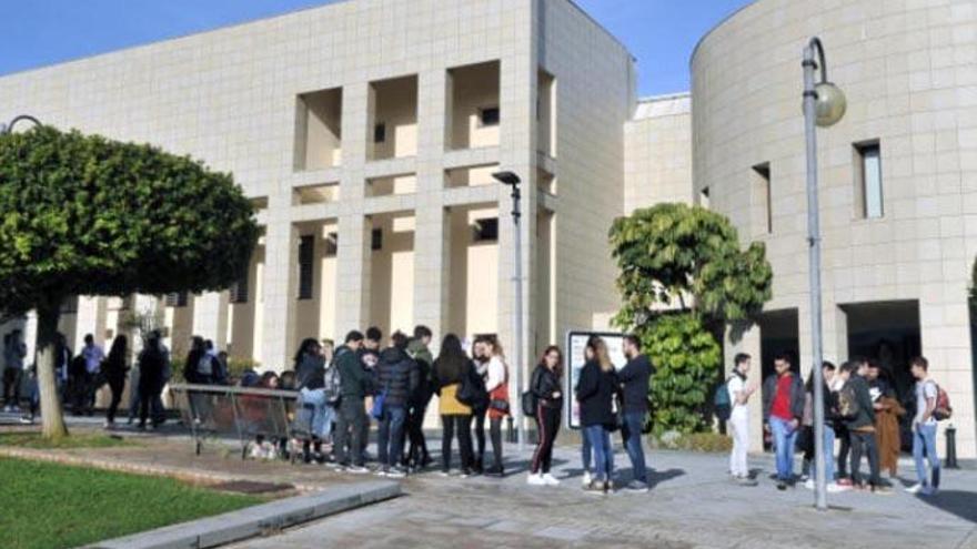 La Laguna y la ULL facilitarán el transporte de los alumnos para la EBAU