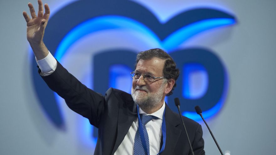 Rajoy constata la &quot;unidad&quot; con Feijóo y valora la &quot;entrega&quot; de Casado