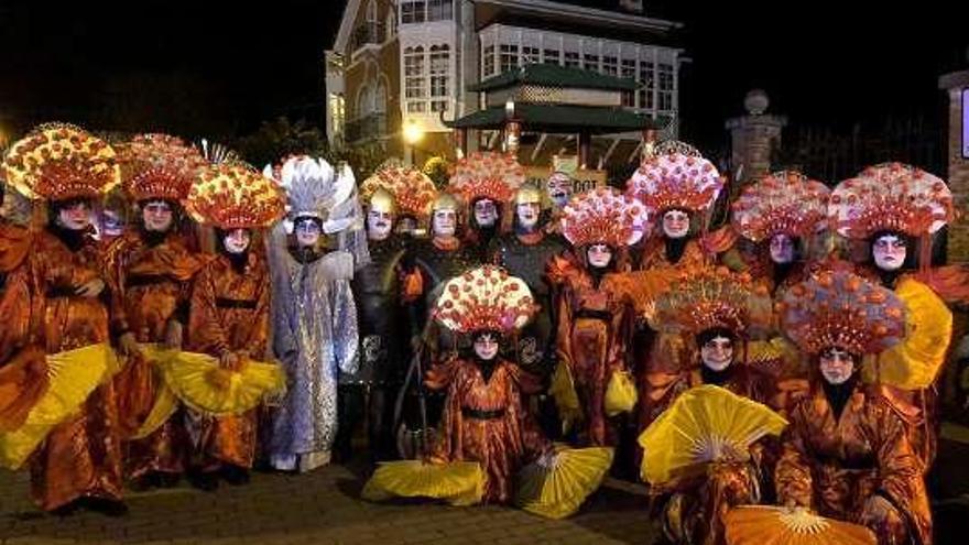 El desfile de Carnaval en Nueva, ayer.