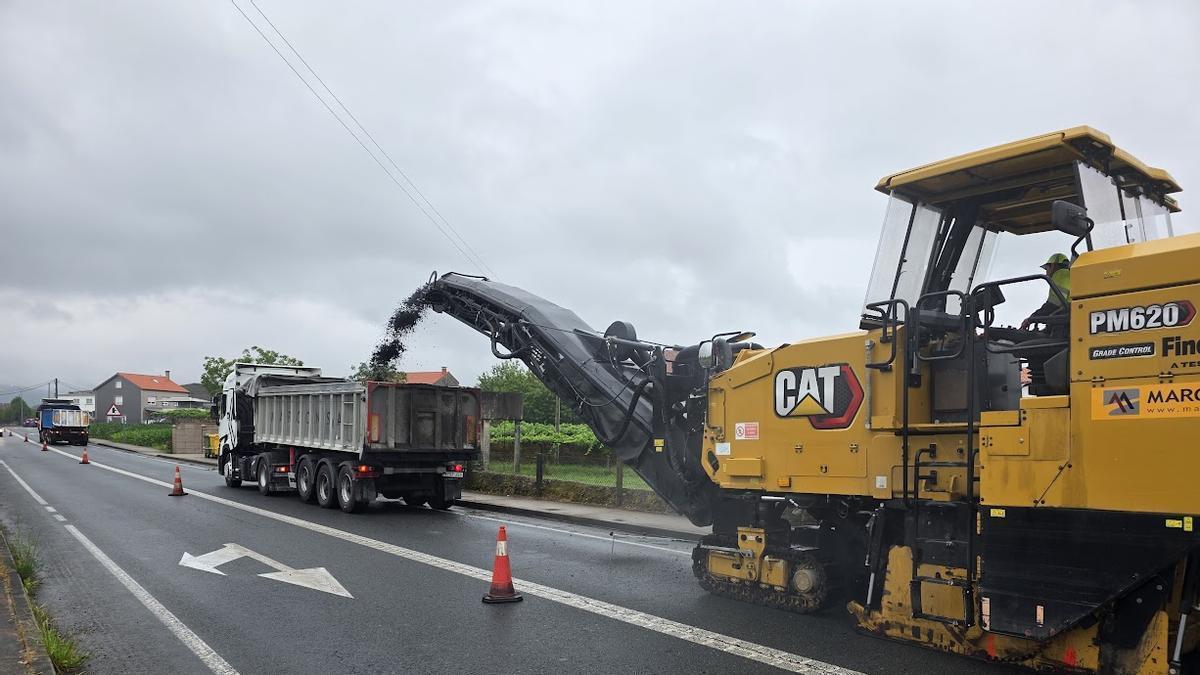 Obras de asfaltado de la Xunta de Galicia.