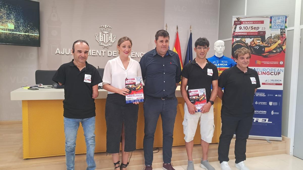 Ricardo Ten, Rocío Gil, Quique Gutiérrez, Maurice Eckhard y Pablo Estrela, en la presentación del II Valencia European Paracycling Cup.