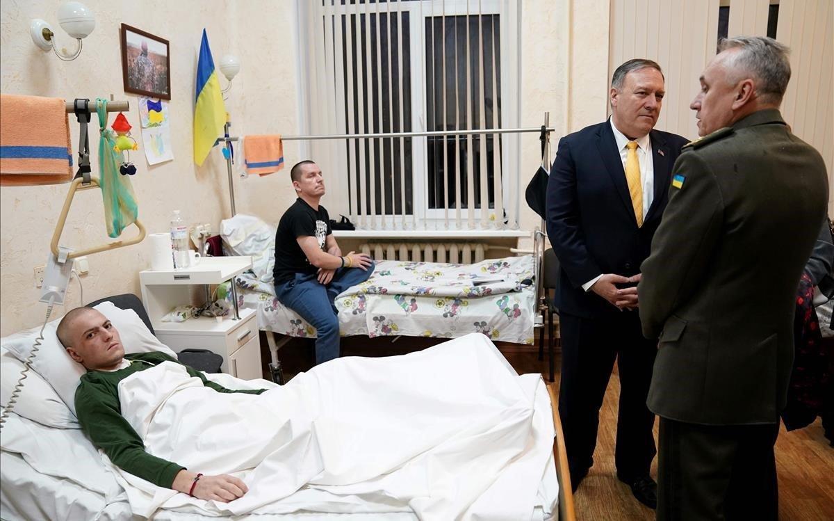 zentauroepp52065643 us secretary of state mike pompeo visits wounded soldiers at200131181433
