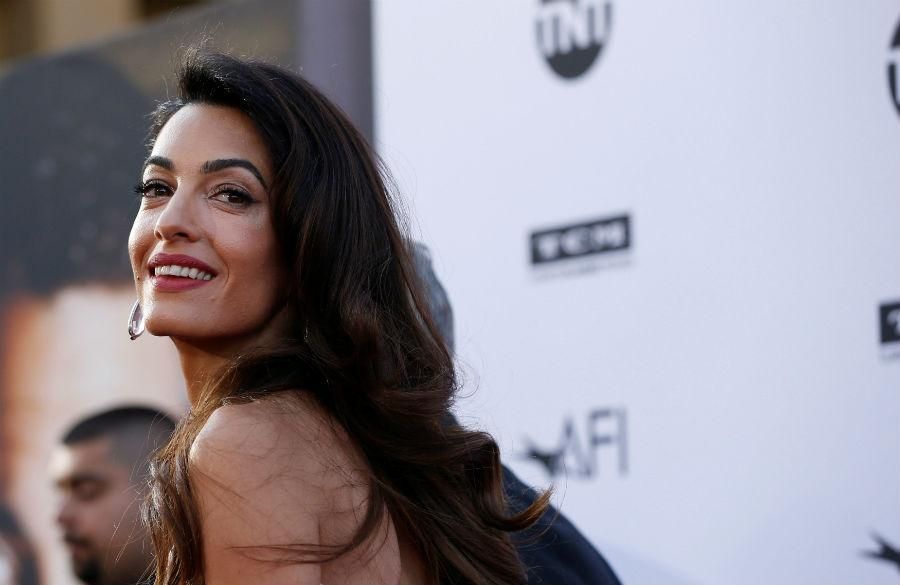Amal Clooney a su llegada a la gala AFI Life Achievement en honor a George Clooney