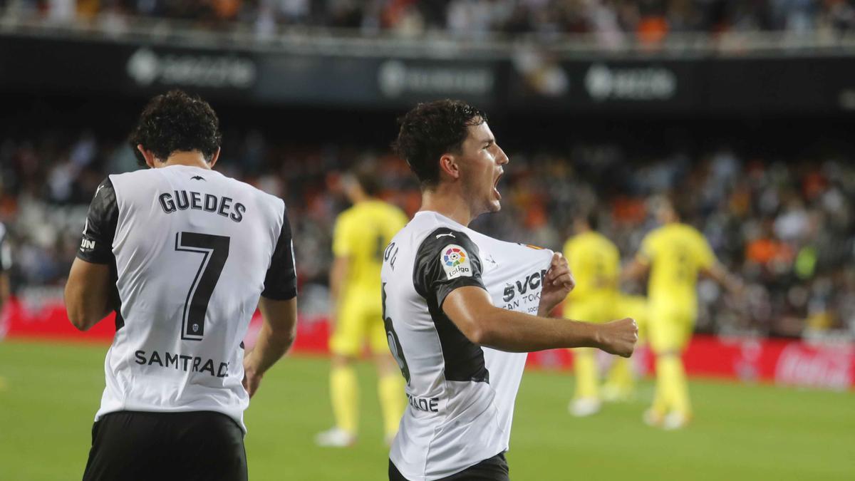 El '6' celebra el primero del encuentro contra el Villarreal.