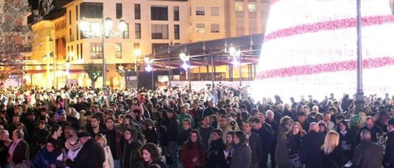 Fiesta de Nochevieja del año 2015 en la plaza del Prado de Gandia.