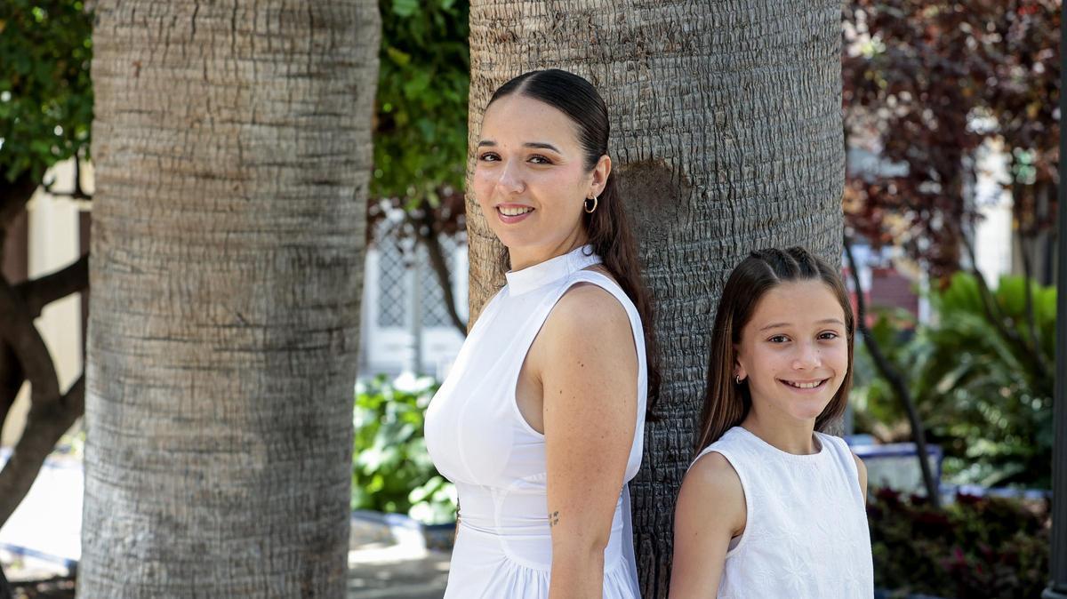 Las dos Reinas de las Fiestas en La Glorieta de Elche.