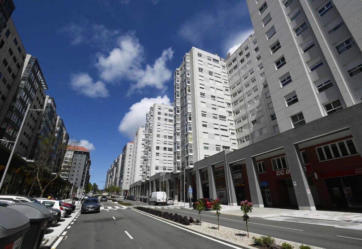 La calle Teixugueiras, en Navia, donde se ubican las viviendas protegidas.