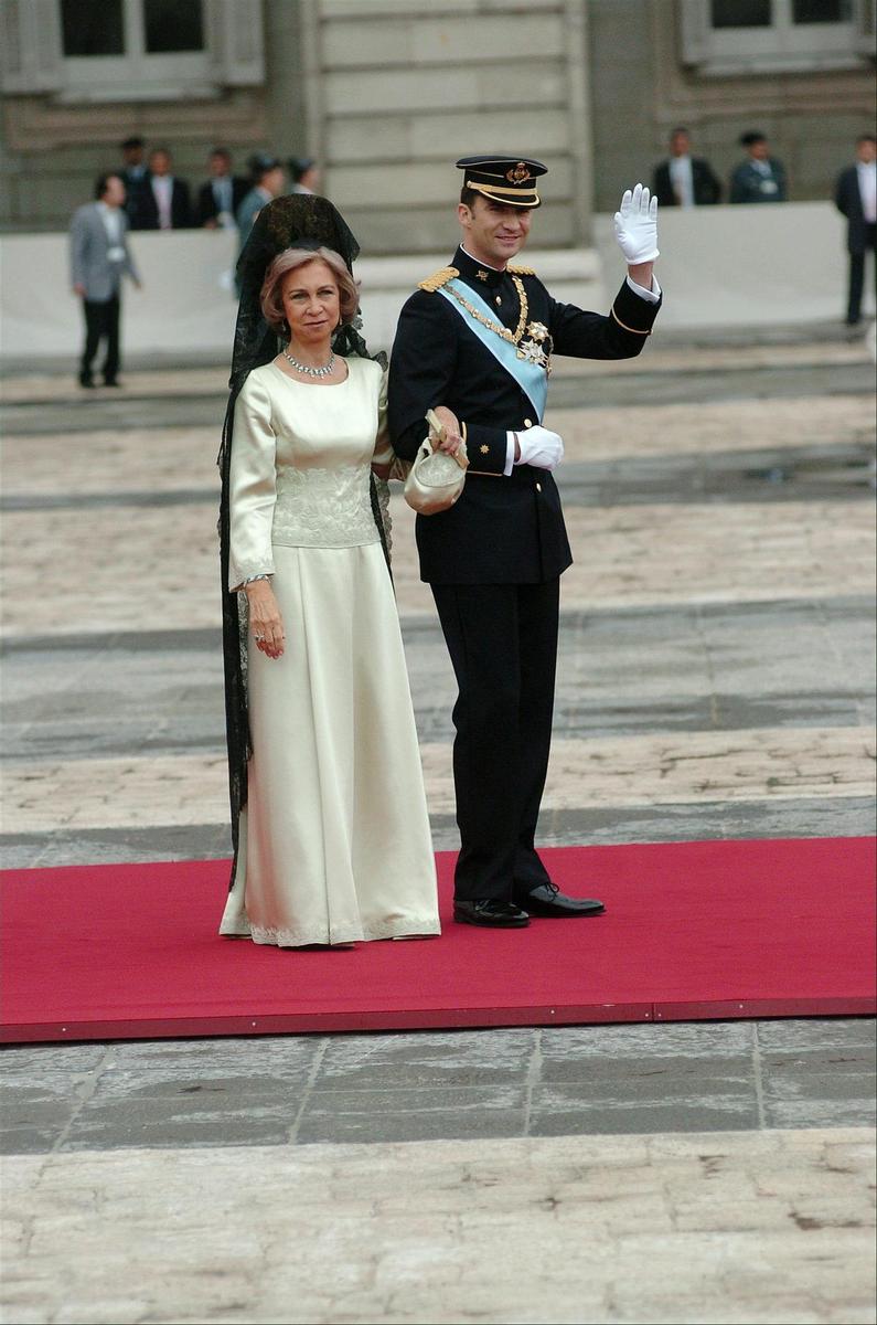 Don Felipe y doña Sofía en la boda de Letizia y Felipe hace 19 años
