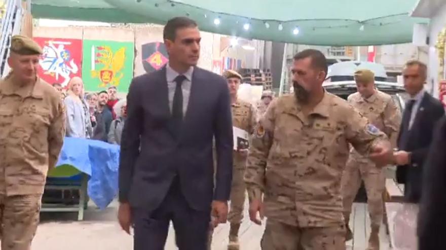 Sánchez visita a las tropas españolas destacadas en Irak