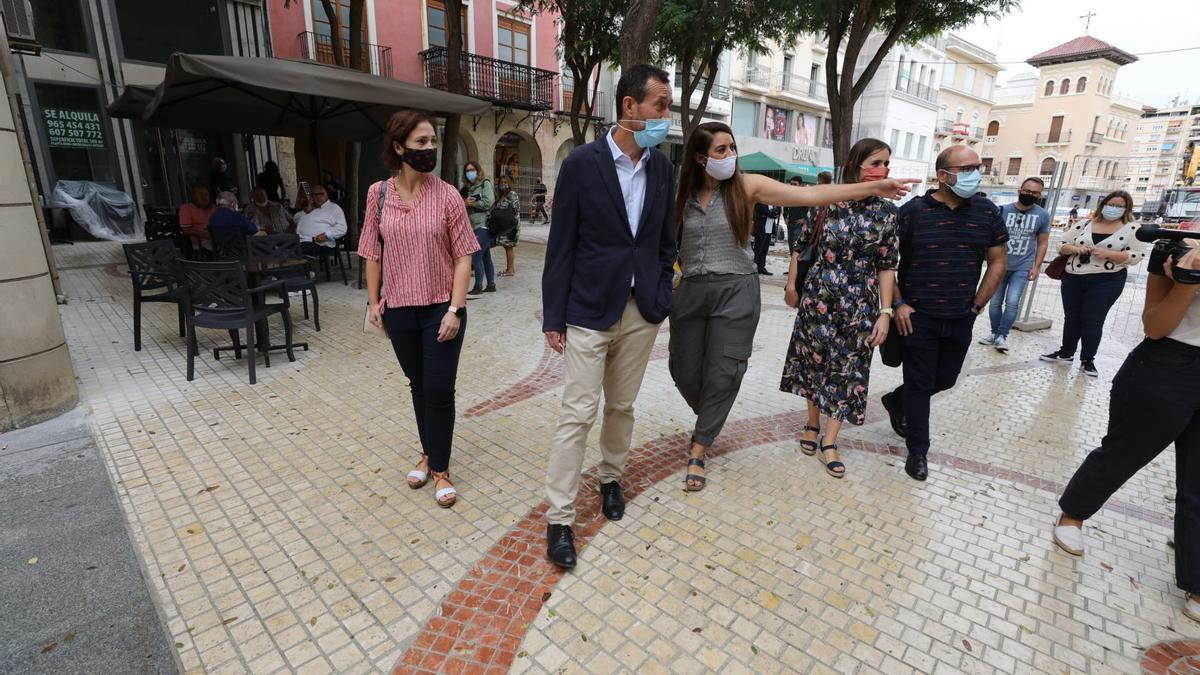 La consellera Mireia Mollà visitando las obras