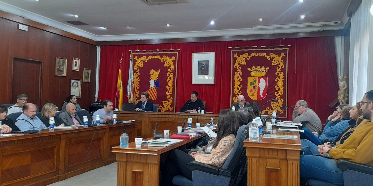 El pleno de Vinaròs aprobó la reducción de la jornada laboral de los funcionarios del Ayuntamiento, con el ‘no’ del PP.