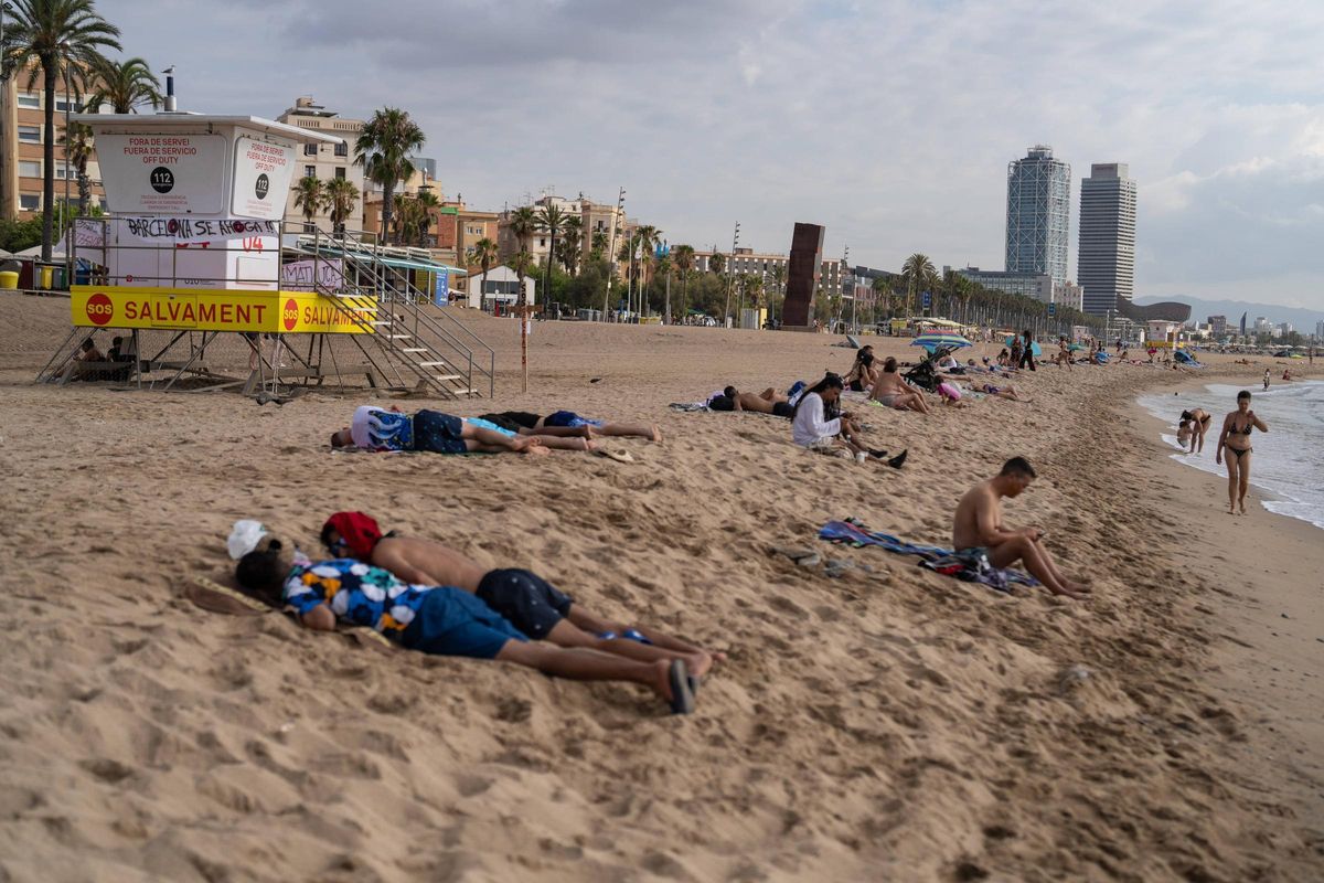 Los socorristas de Barcelona protestan contra la precariedad y la falta de personal