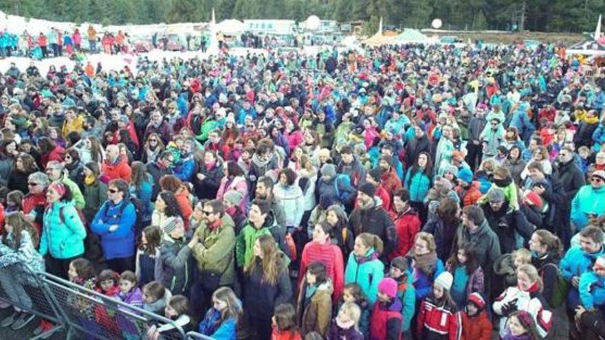 Una imatge dels assistents a la festa de La Molina