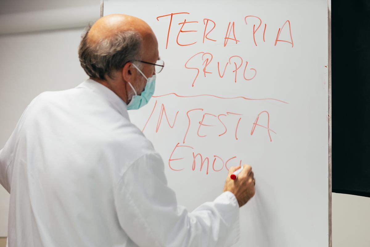 El doctor Gabriel Rubio, jefe de psiquiatría.