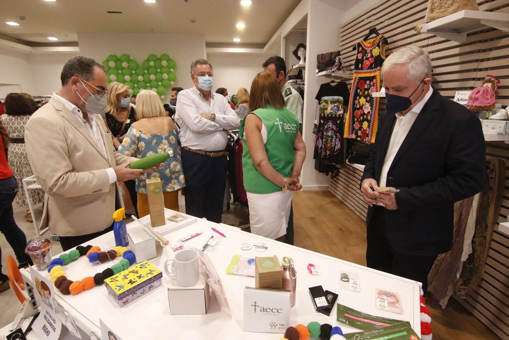 La tienda solidaria de la Asociación Española Contra el Cáncer en Córdoba