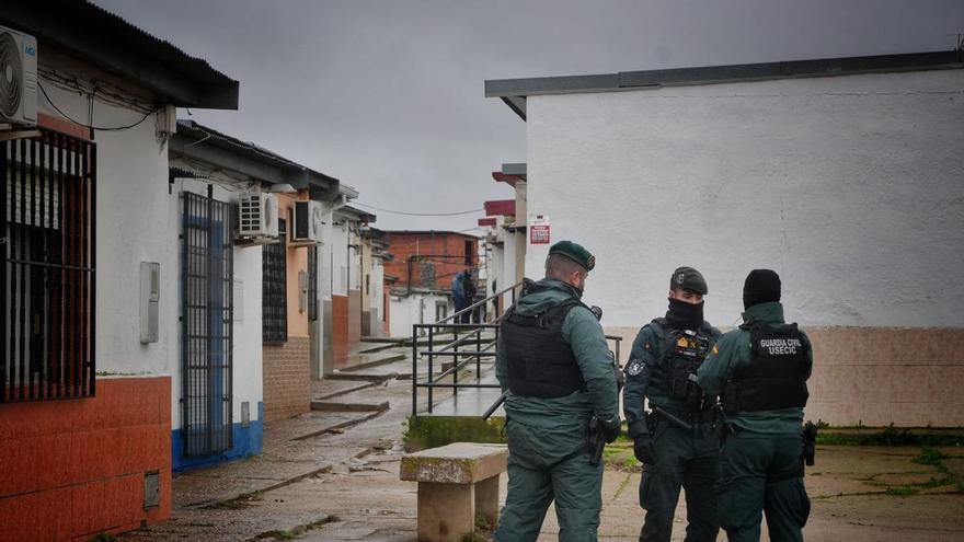 Video | Operación de la Guardia Civil de Cáceres en Las 800 de Badajoz