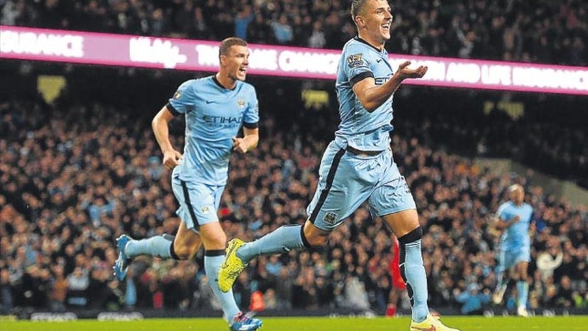 Jovetic marcó los dos primeros goles con los que el Manchester City sentenció su triunfo ante el Liverpool