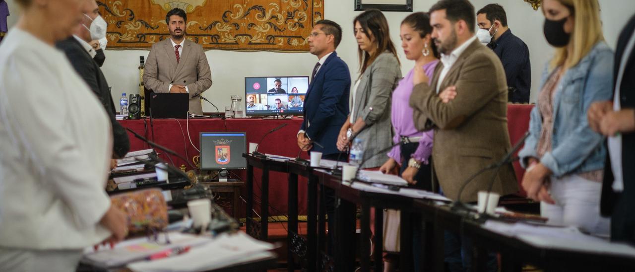 Un minuto de silencio en el pleno en recuerdo del extrabajador municipal José Antonio González, el Trota.