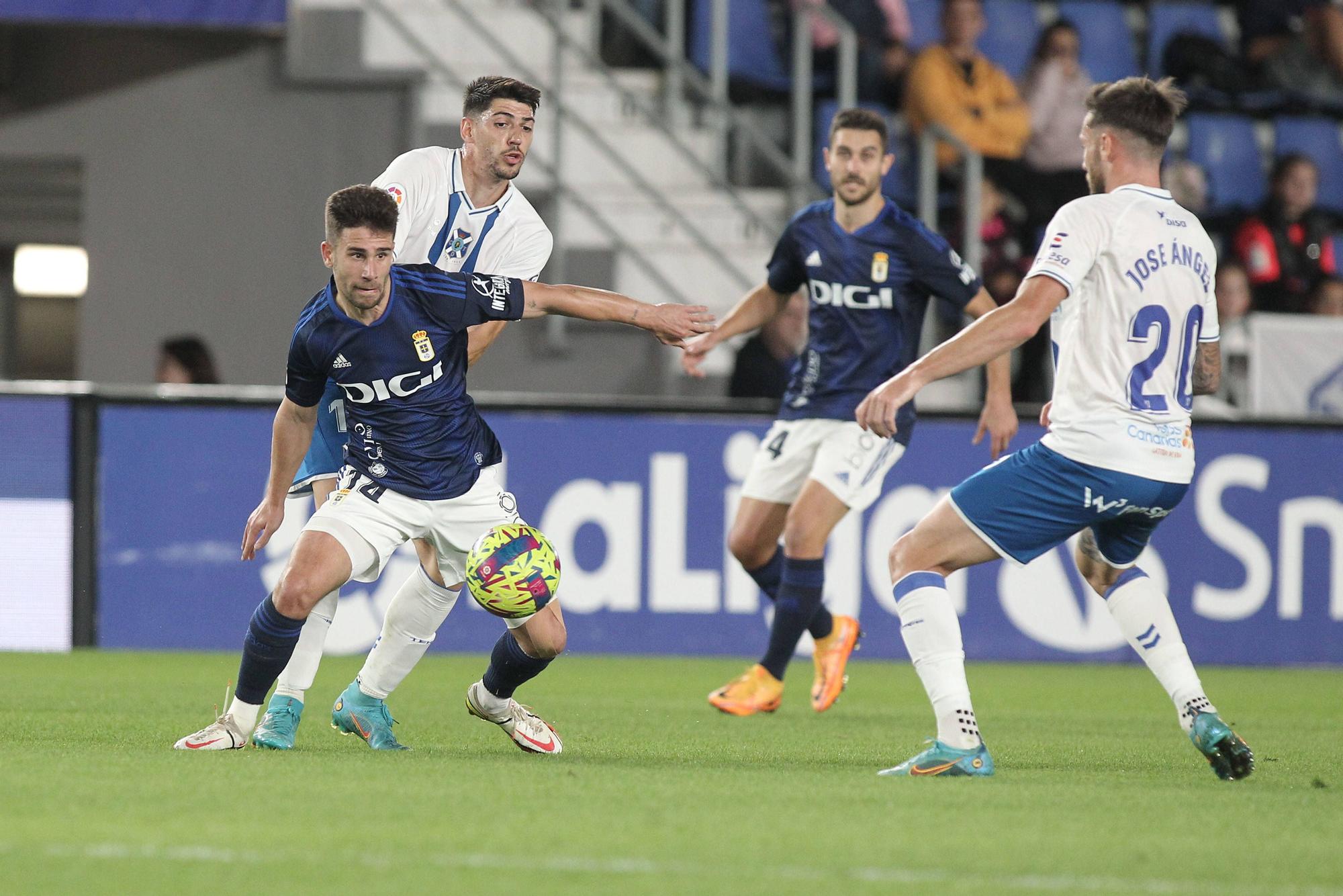 En imágenes: así fue el Tenerife-Real Oviedo disputado en el Heliodoro