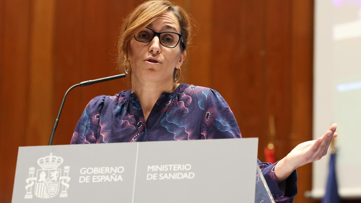 La ministra de Sanidad, Mónica García, interviene durante el acto público de presentación de los integrantes de su gabinete, en el ministerio de Sanidad, a 11 de diciembre de 2023, en Madrid (España).