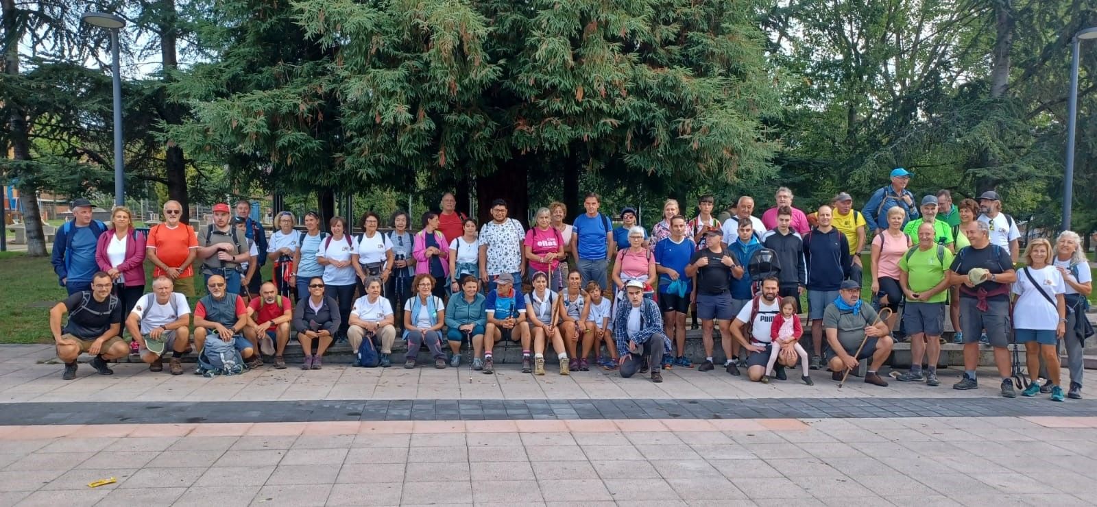 La otra ruta de Santa Isabel madruga en Lugones: estos son los participantes en la popular marcha senderista