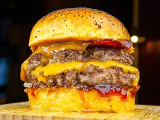 Una de las mejores hamburguesas de España está en la Comunidad Valenciana y tiene que ver con Las Vegas