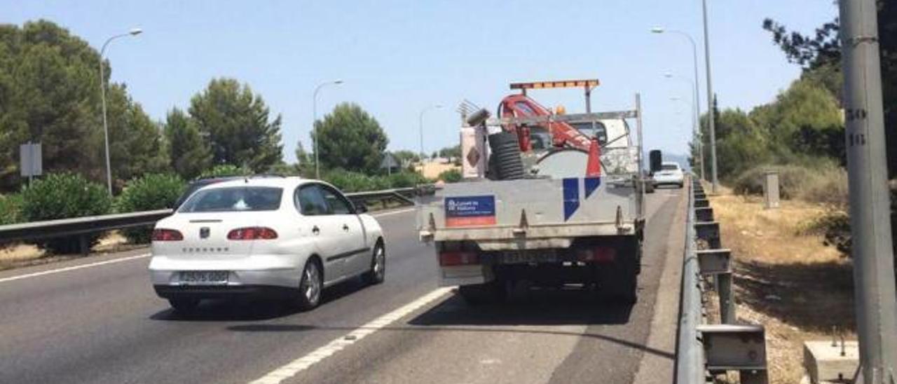 El camión con el que estaba trabajando cuando fue arrollado.