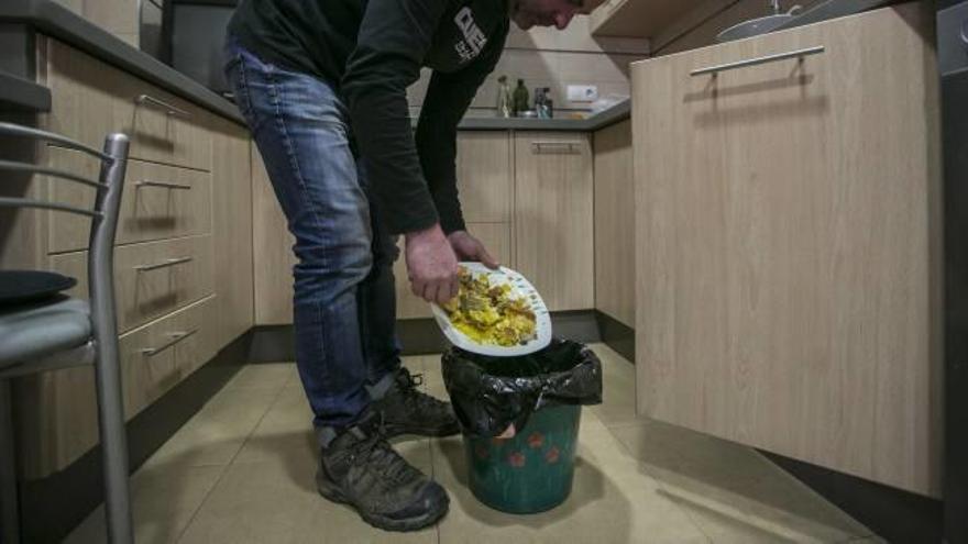 Cuenta atrás para separar la basura orgánica de casa y del trabajo en Elche