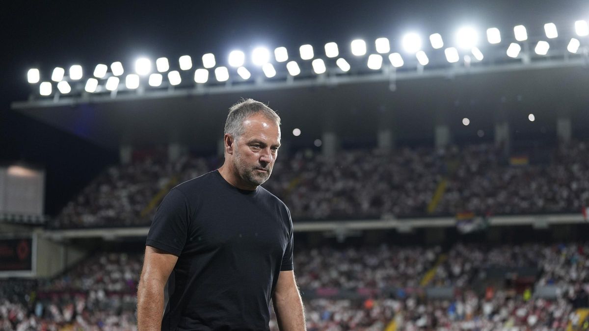 Hansi Flick, el entrenador del Barcelona, abandona Vallecas tras el empate con el Rayo Vallecano (1-1). Hansi Flick, el entrenador del Barcelona, abandona Vallecas tras el empate con el Rayo Vallecano (1-1).