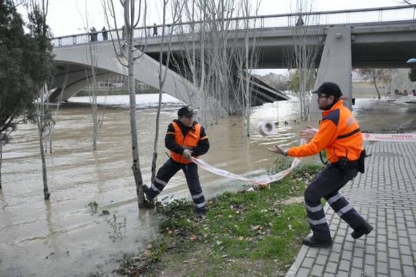 Fotogalería: La crecida del Ebro a su paso por Zaragoza