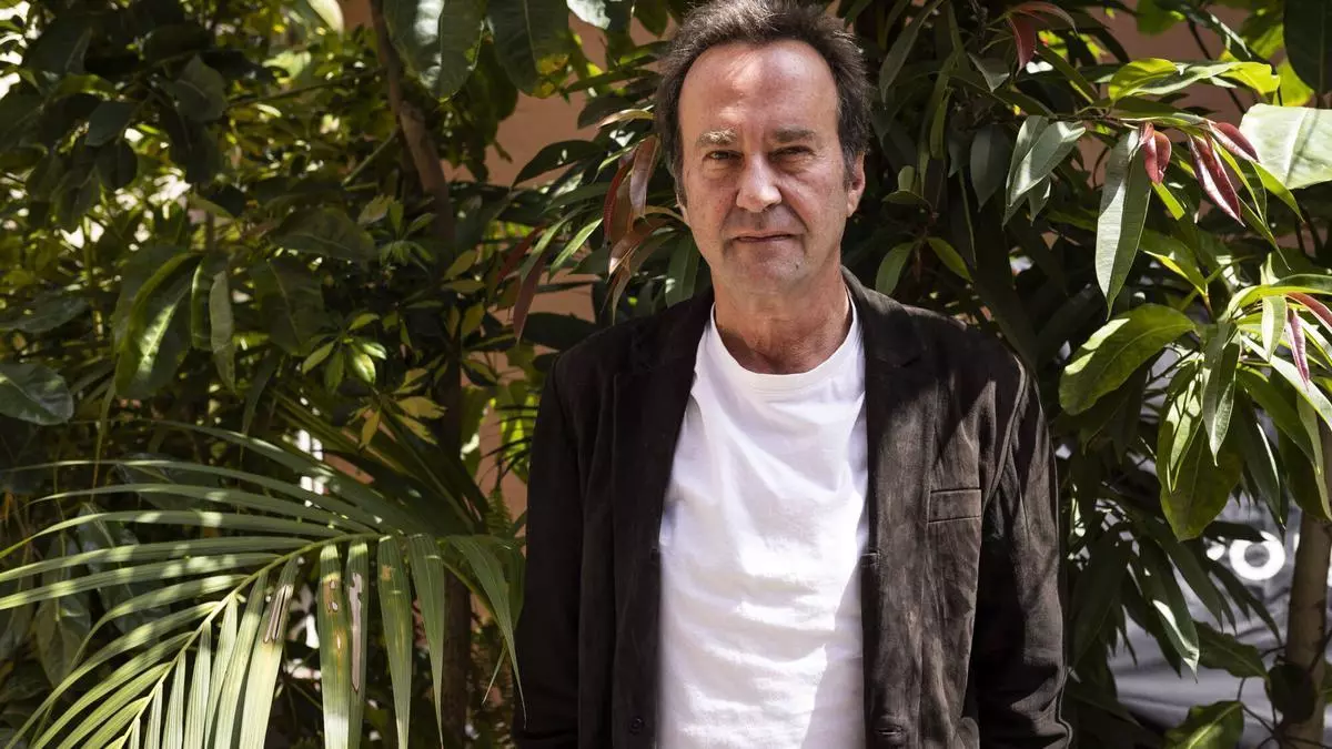 Marcos Giralt Torrente desbroza en 'Los ilusionistas' los gozos y las sombras de su familia materna