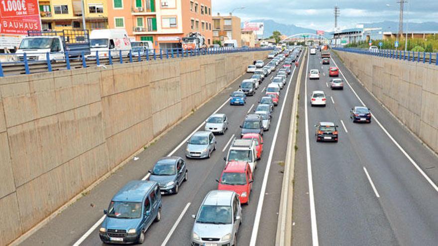 No fueron mayores que los producidos dos semanas atrás, pero los atascos en la rotonda de can Blau fueron kilométricos.