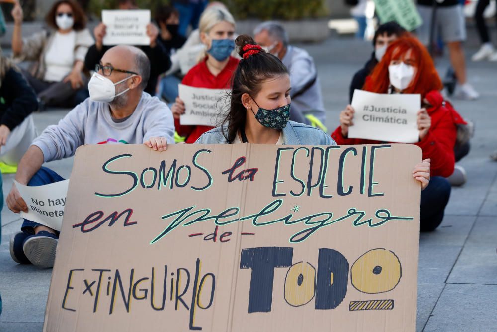 Cientos de jóvenes españoles toman las calles por el movimiento Fridays For Future