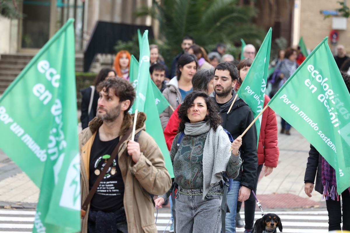 Cadena humana en Zaragoza por la defensa de Canal Roya