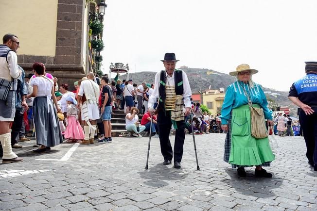 Procesion y Romeria por las Fiestas de las ...