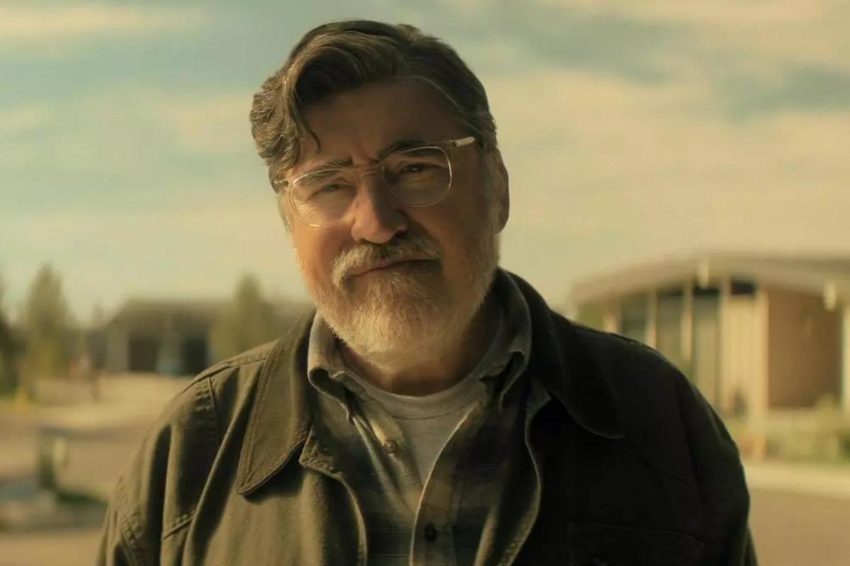 Alfred Molina (Sam) en una imagen de la serie 'The Boroughs'.