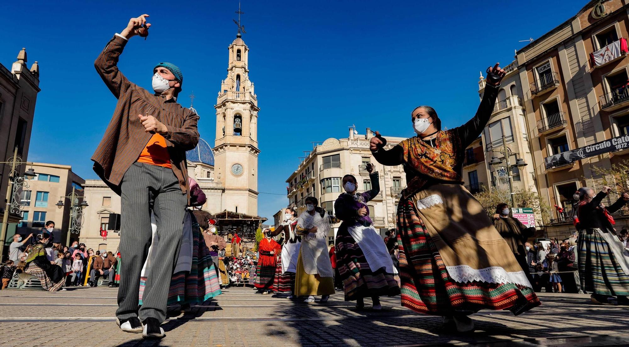 Alcoy da el pistoletazo de salida a su Trilogía del Nadal con el desfile de les Pastoretes