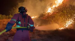 La UME trabaja en el fuego de Sotillo de Cabrera (León)
