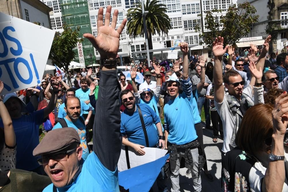 Marcha de 4.000 personas por la fachada marítima