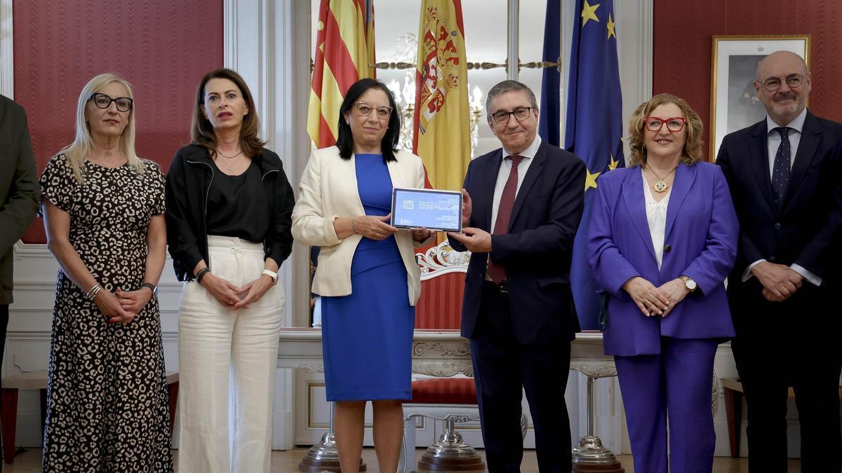 Así es la urbanización Les Naus: la polémica promoción de vivienda protegida en Alicante con adjudicaciones a cargos públicos y familiares