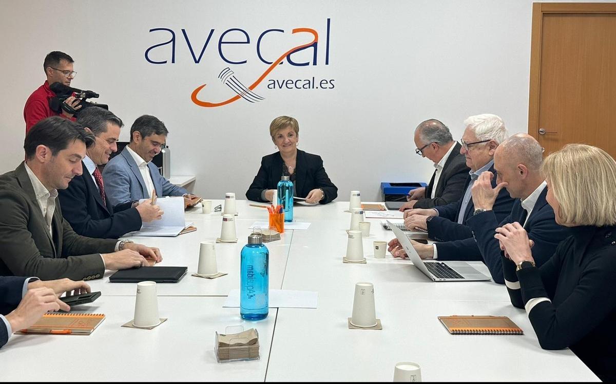 Marián Cano ha presidido la mesa sectorial del calzado que se ha celebrado en Elche.