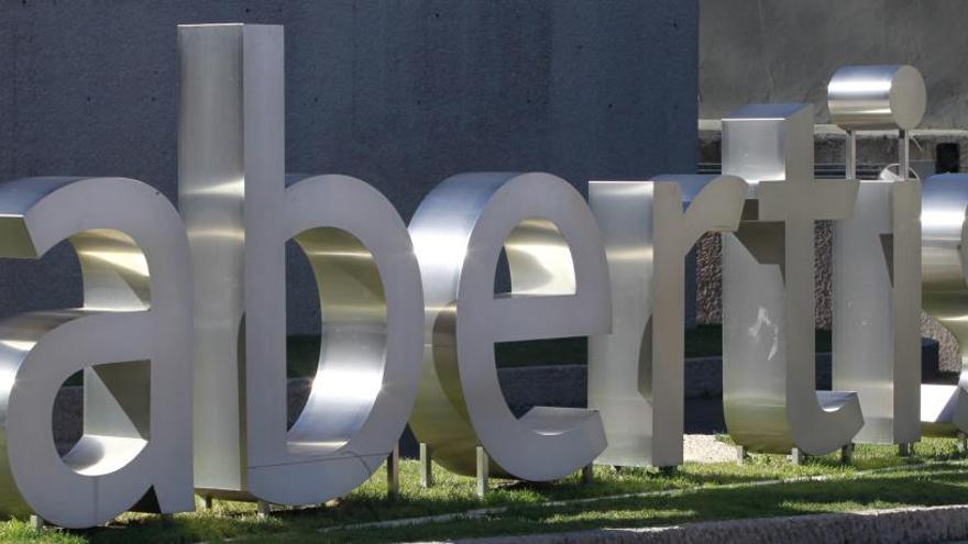 Abertis vende Hispasat por 949 millones a Red Eléctrica