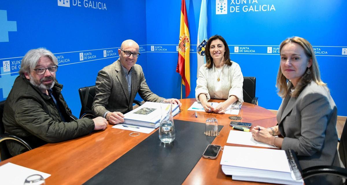 José Muíño, segundo esquerda, e Ángeles Vázquez, segunda dereita.